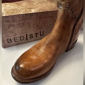 BED STU MANCHESTER III TAN ICICLE RUSTIC